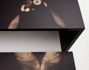 《熱感桌椅》這痕跡….犯人就是你(指)