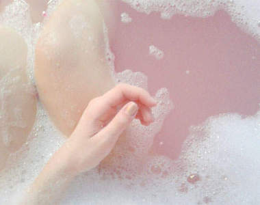 「Bath Legs」浴室泡泡腳　國外最新性感新拍法