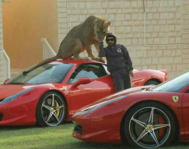 《阿拉伯炫富法》保時捷就算刮花也沒在怕...⊙＿⊙？