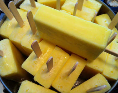 期間限定《玉米濃湯浴》會丟真的玉米濃湯冰棒下去喔～