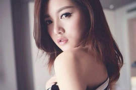 大陸奶茶妹Emily 酷酷好性感笑笑又很甜美的正妹 大陸奶茶妹Emily 酷酷好性感笑笑又很甜美的正妹