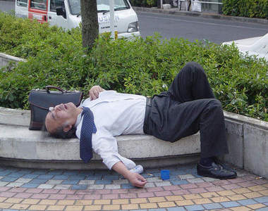 《喝醉上班族》醜態百出讓人覺得好羞恥PLAY啊..