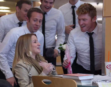 情人節限定《金髮帥哥求愛團》妳會答應還是拒絕呢//▽//？