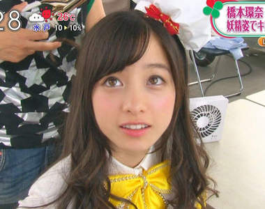 橋本環奈扮演雪印妖精 可愛的美少女短裙被風吹起來惹