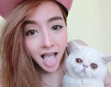 Shertin Masomboon　泰國正妹與她的可愛扁臉貓