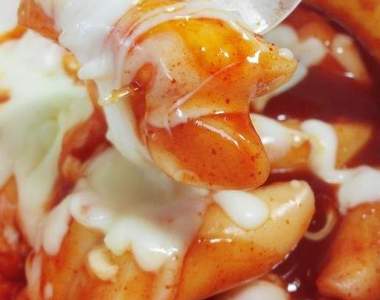 《便利商店辣炒年糕比一比》你想吃哪一家的呢?