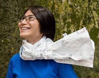 一物二用《紙圍巾》不只能保暖還能拿來記事
