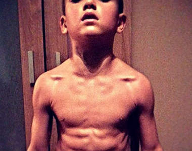 愛爾蘭《8歲肌肉弟》牙齒都還沒長齊就這麼壯了......