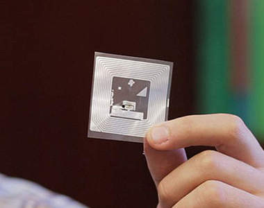 《壞食物探測晶片》只要貼在冰箱裡就會發生神奇的事情