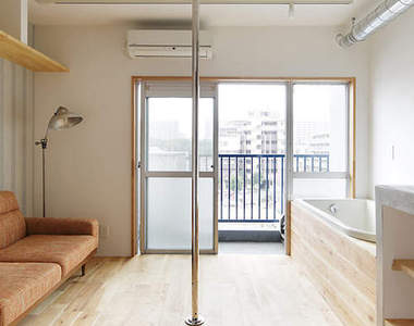 日本《婚活公寓》提升女子力的設計當然也包括了那根鋼管...