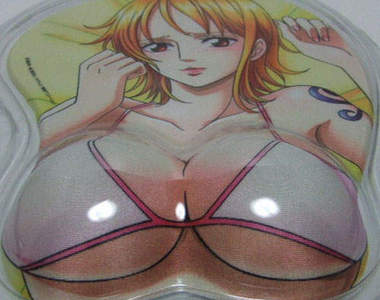 海賊王爆乳滑鼠墊　隱藏在娜美胸部的秘密原來是．．．