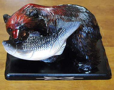 《北海道熊木彫》由來 終於變成鮭魚逆襲~