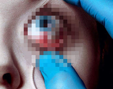 影集《The Strain》恐怖海報 結果被禁貼了...