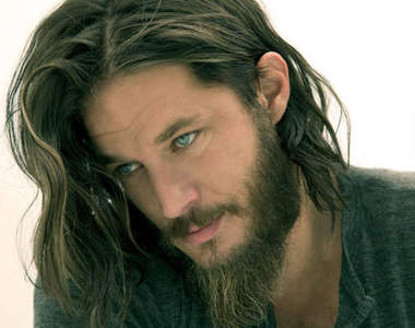 影集《維京傳奇》漂撇主角Travis Fimmel時尚照