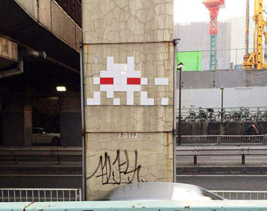 「FlashInvaders」這款太空侵略者APP可是讓你尋寶拍照打怪的喔