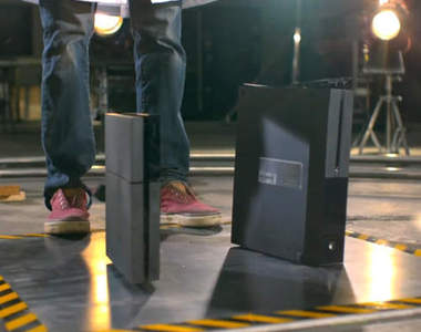 PS4 跟 Xbox One 強度測試 比較耐摔的次世代主機是誰呢?