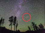 UFO大爆炸 攝影師捕捉到銀河中一閃而過的瞬間 UFO大爆炸 攝影師捕捉到銀河中一閃而過的瞬間