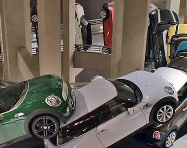 最新《Mini Cooper廣告》車車當骨牌沒有問題嗎?