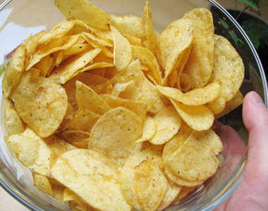 《懶人食譜》微波爐3分鐘做出酥脆洋芋片