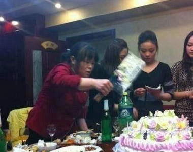 難得一見《一分為二斷面秀》可我就是手起刀落一眼都沒眨過www