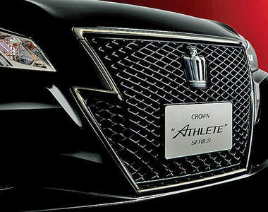 日本特仕《Toyota Crown Black Style》黑的超有型啦