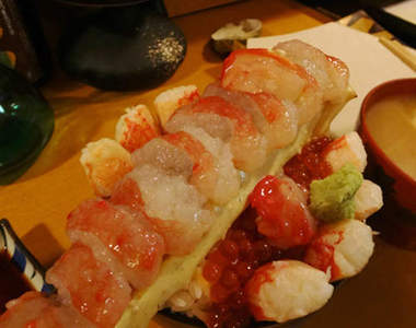 海鮮丼中的霸主 確定這一碗不是聖代嗎?