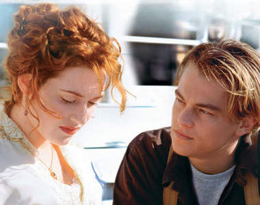 《愛在心裡口難開》15個代表他愛你的小動作♥