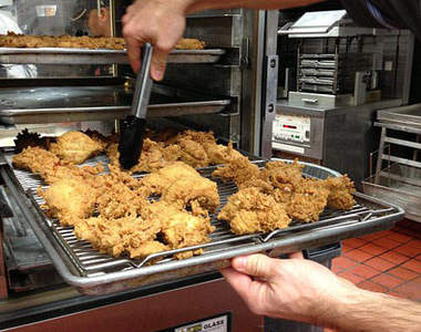 肯德基炸雞製作過程　每一個要弄七下是要記住的重點