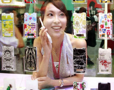 日本人票選《最想要的手機TOP 10排行榜》出現了一隻不是HTC的台灣手機（盯）