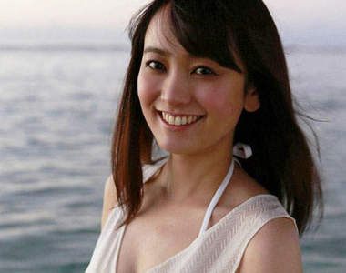 脊山麻理子　換上一身泳裝美女主播大解禁