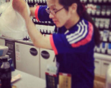 超嗨店員《加藤兄》俐落身手直接變成全家名物wwww