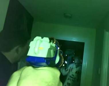 《現實版惡靈古堡》老婆在老公生日時送他滿屋子殭屍