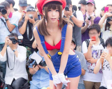 C86《搞怪COSPLAY大全集》扮得越不像反而越有人氣～～？