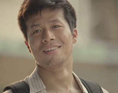 感人廣告《無名英雄》路邊乞丐小妹妹為什麼不見了...