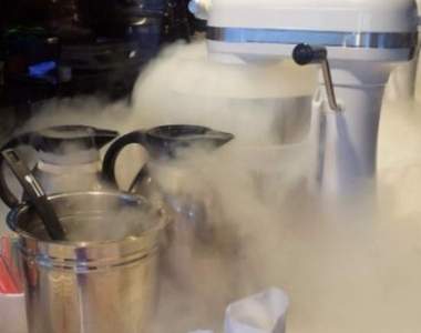 《液態氮冰淇淋》這裡是冰淇淋店還是實驗室啊？！