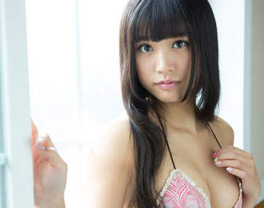 空姐系少女根岸愛　制服脫下後也有顆宅宅美人痣