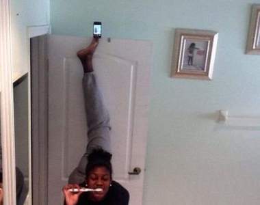 老外情人節《單身自拍露餡》  北鼻~不要偷拍我嘛(有洋蔥)