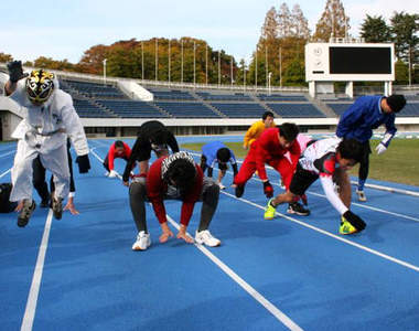 《四腳跑步新紀錄》這該算是人類的進化還是退化咧？