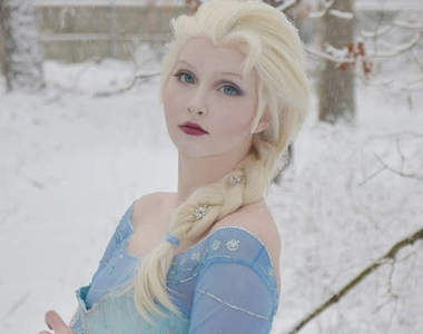 真人版《冰雪奇緣Elsa》這衣服真是美得不像話(❛◡❛✿)