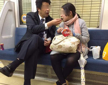 日本電車設《情侶優先席》申請戀愛證書時就搭乘前往吧～