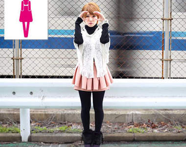 美女ｘ標識　 對面的女孩看過來其實是一種有意思的動作