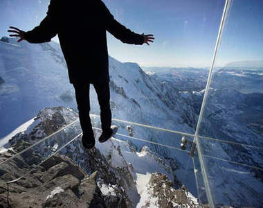 TOP 10高得嚇人的《玻璃地板景觀》  麻煩勇者請往前...