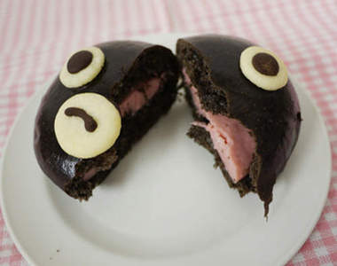 造型可愛又好吃的《suica企鵝麵包》