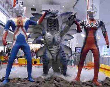 《超人力霸王機場》飛機該不會飛一飛就閃燈沒電了吧？