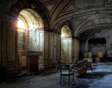 《飯店廢墟》住進去永遠不需要Check-Out