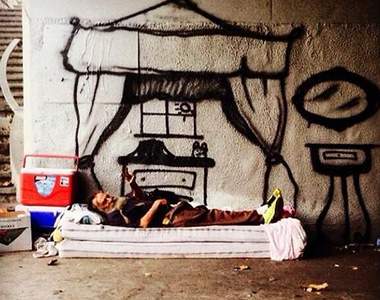 《愛心街頭塗鴉》洛杉磯畫家透過繪畫給街友一個希望(抱)