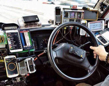 從開車駕駛看世界...可以當作什麼都沒看到嘛~(揉眼)