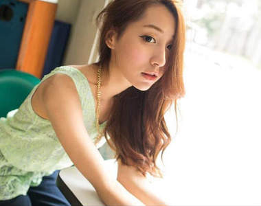 純純 (Treen)　超吸睛的迷人電眼美女〝趴兔〞