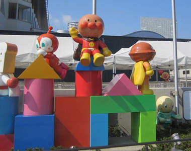 麵包超人博物館 上廁所的時候發現有人跟你一起〝用力〞