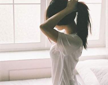 《零工具綁頭髮妙招》就用頭髮來解決頭髮的問題吧